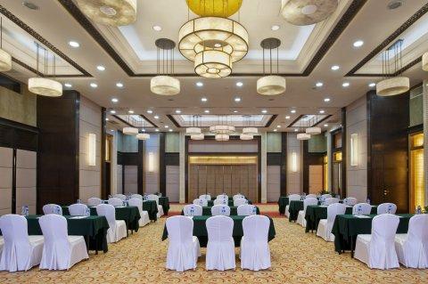 Holiday Inn Sea View Qinhuangdao Dış mekan fotoğraf