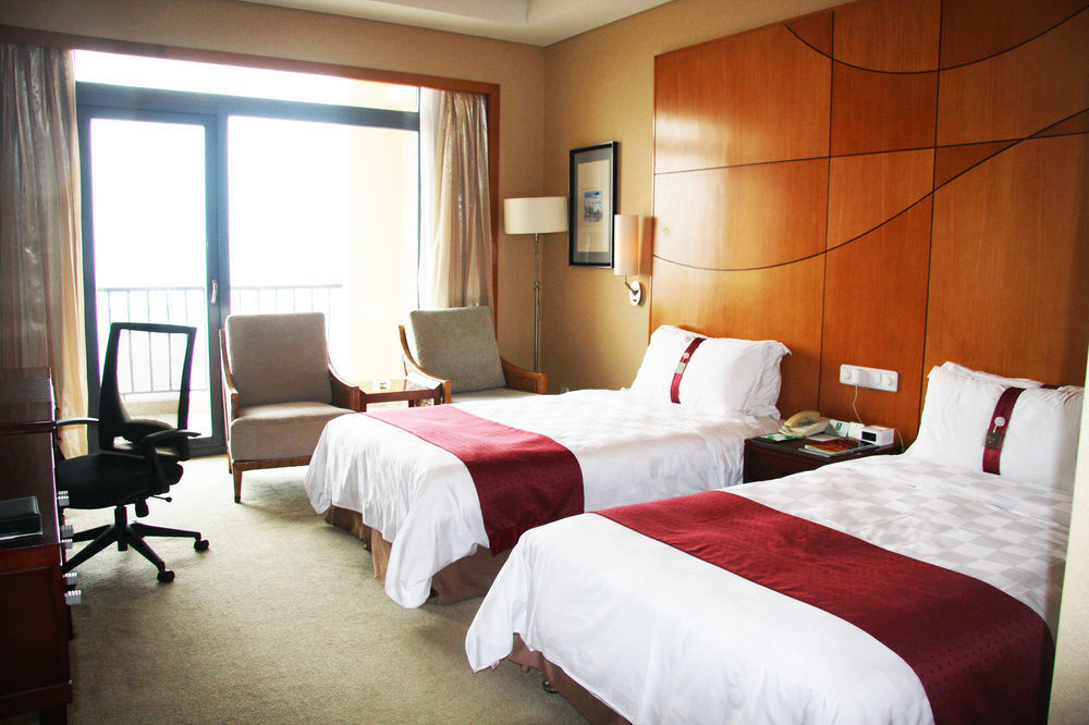 Holiday Inn Sea View Qinhuangdao Dış mekan fotoğraf